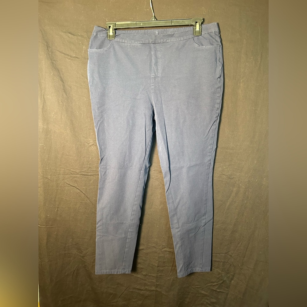Isaac Mizrahi blue capri pants